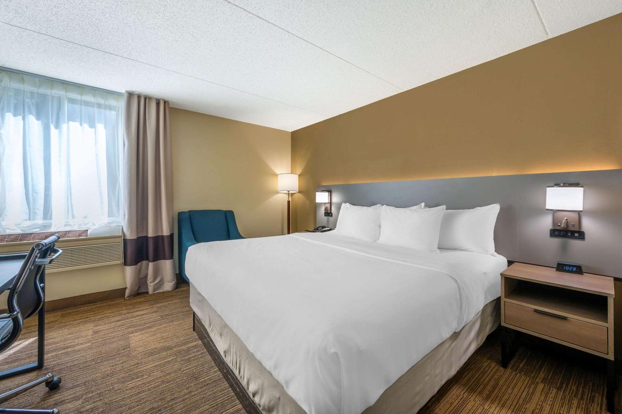 Comfort Inn & Suites East Hartford - Hartford Exterior photo